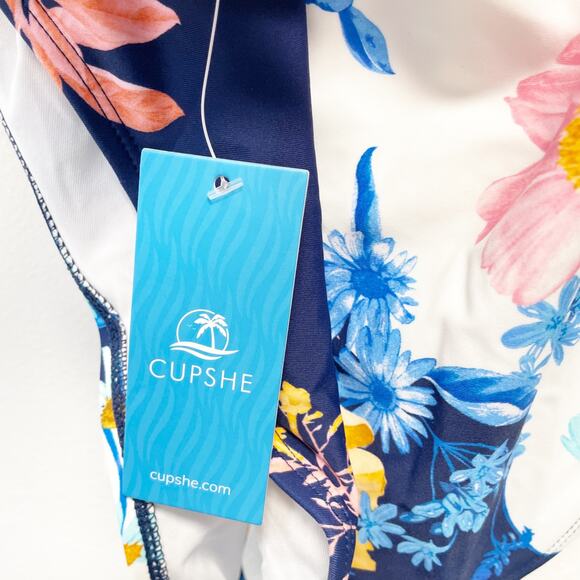Cupshe Women's Elegant Sunny Flower Ruffled Lace Back One Piece Swimsuit Small - Picture 5 of 7